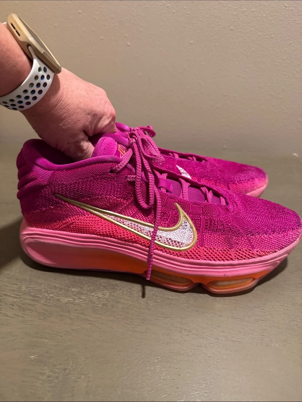 Nike Women's Air Zoom GT Hustle 3 Bright Pink Knit Running Sneakers size 10